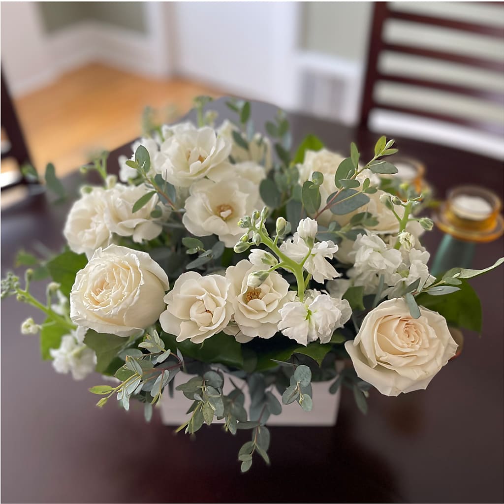 Fresh Linen Box Bouquet –  Delhi Flowers, Delhi ON