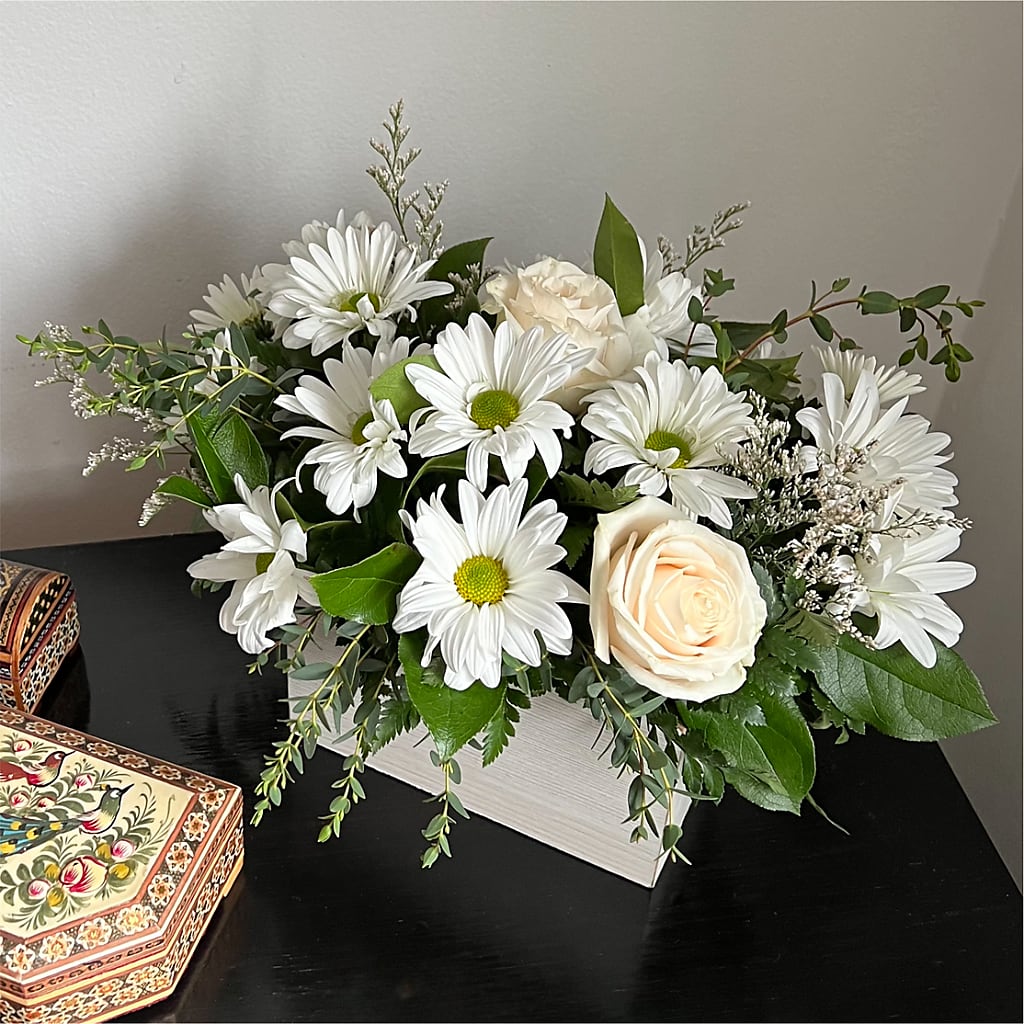 Fresh Linen Box Bouquet –  Delhi Flowers, Delhi ON