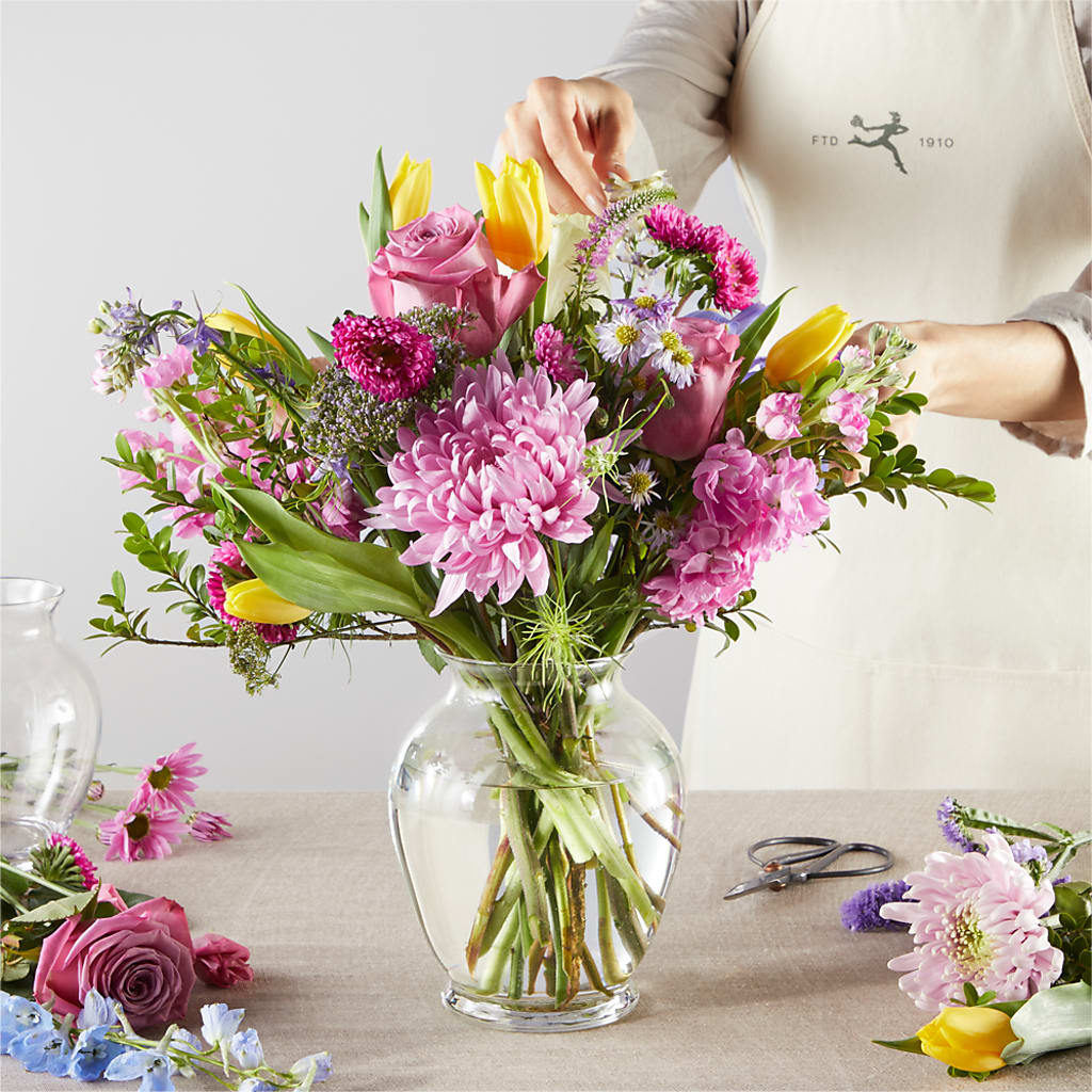 Pastel Tradition - A Florist Original –  Delhi Flowers, Delhi ON
