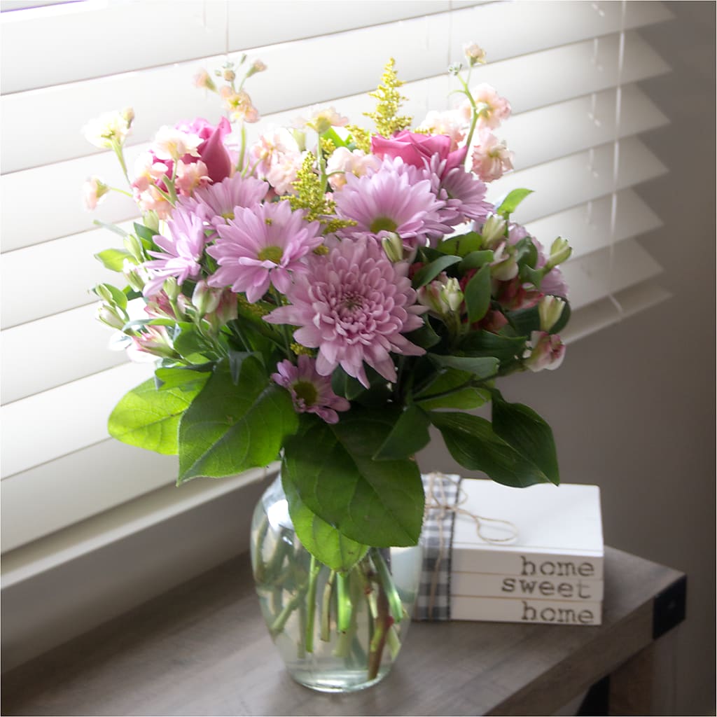 Pastel Tradition - A Florist Original –  Delhi Flowers, Delhi ON