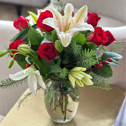 Sparkling Snowflakes Bouquet –  Delhi Flowers, Delhi ON
