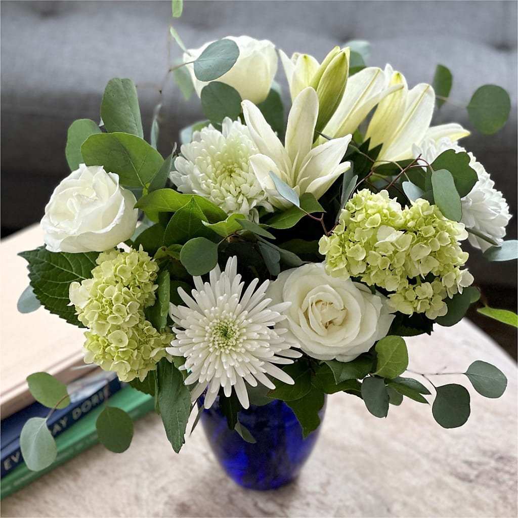 Snowy Dreams Bouquet –  Delhi Flowers, Delhi ON