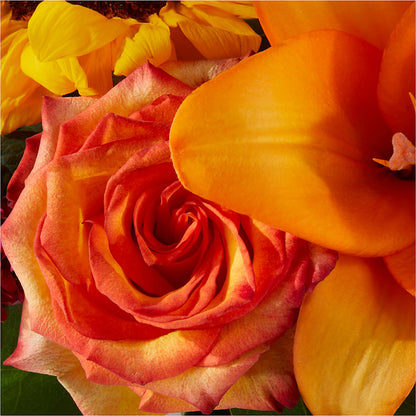 Grateful Centerpiece –  Delhi Flowers, Delhi ON