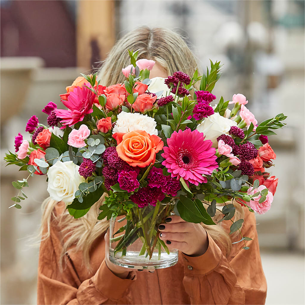 Smell the Roses Bouquet –  Delhi Flowers, Delhi ON
