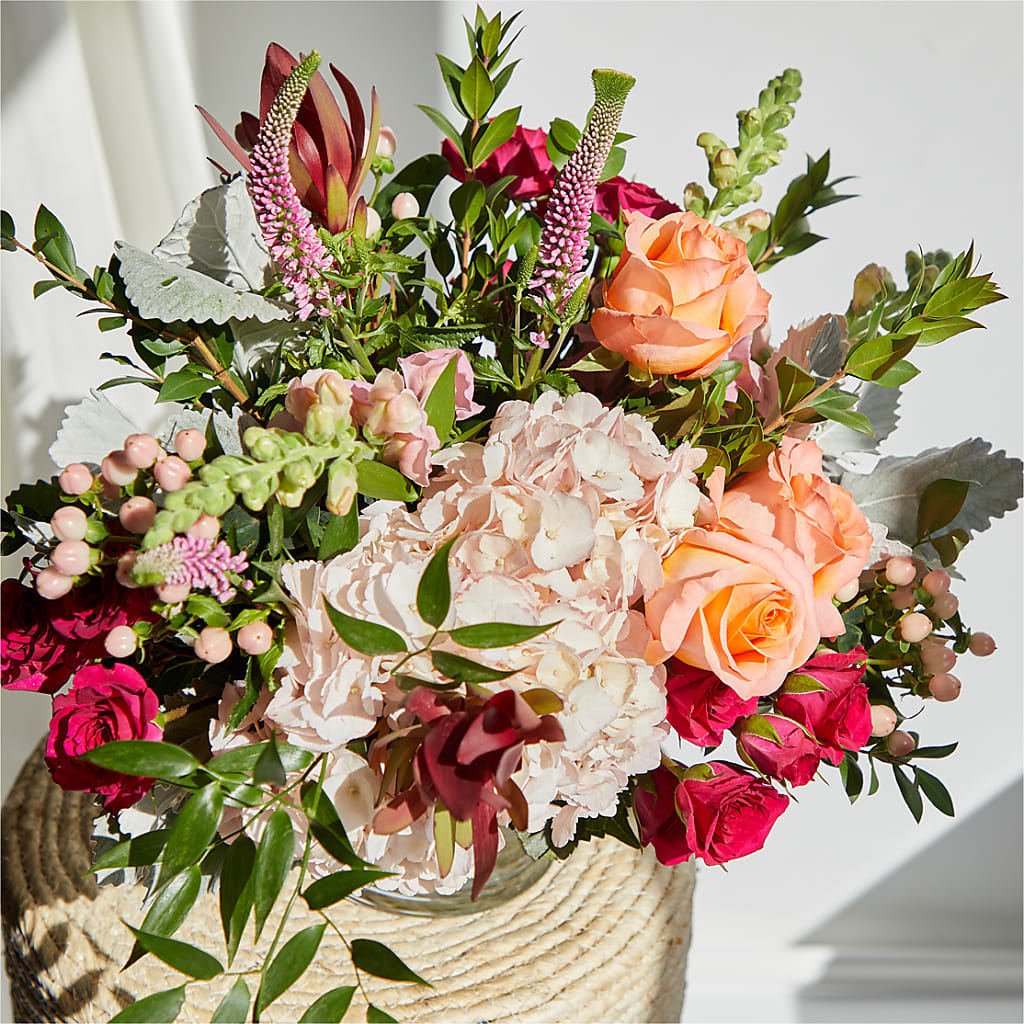 Glitz & Glam Bouquet –  Delhi Flowers, Delhi ON