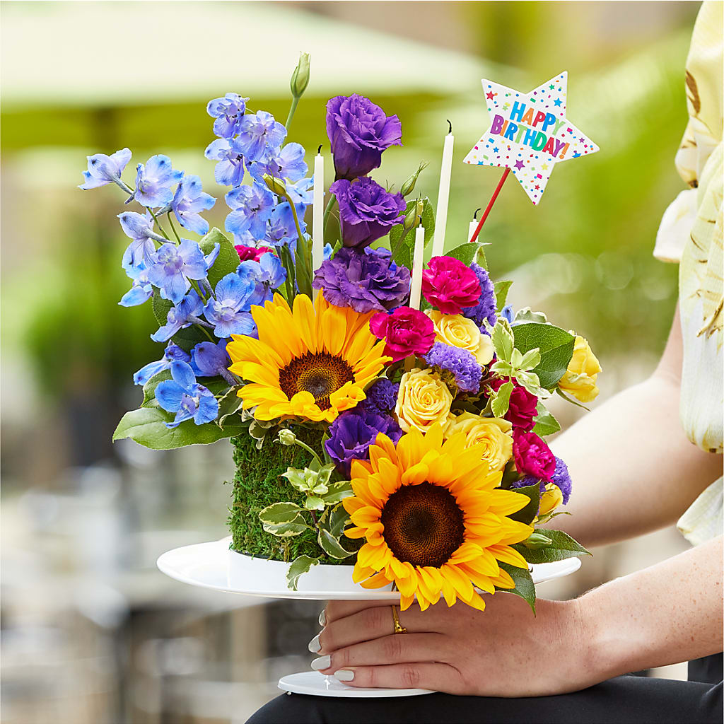 Star of the Day Floral Cake –  Delhi Flowers, Delhi ON